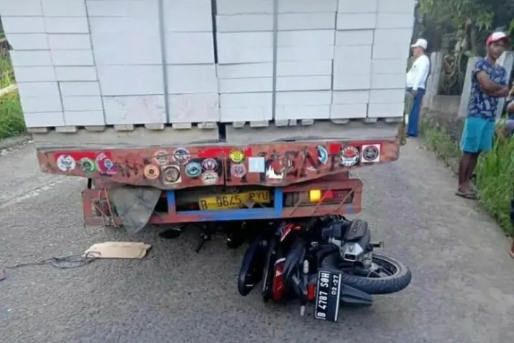 Truk Hebel Tak Kuat...