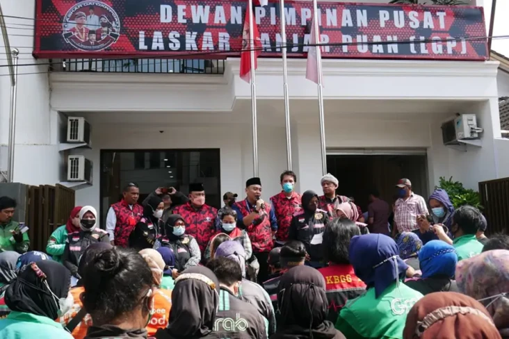 Laskar Ganjar Puan Tebar...