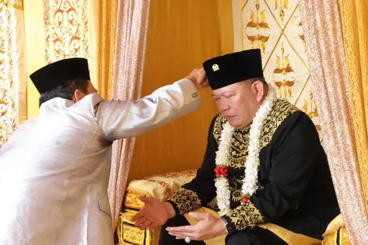 Ketua DPD RI Sandang...