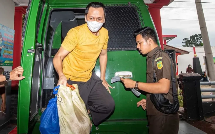 Dituntut 6 Tahun Penjara...