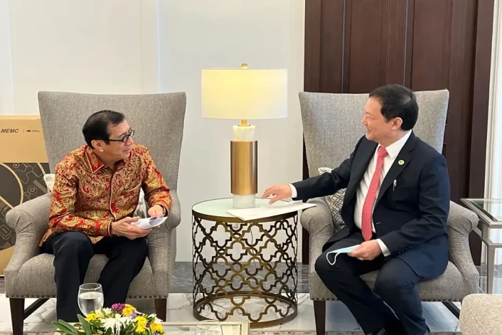 Yasonna Temui Menteri...