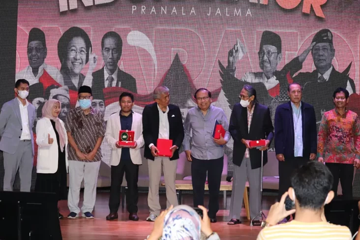 Launching IndoNarator,...