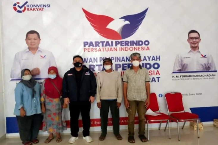 Bagikan Bantuan Modal...
