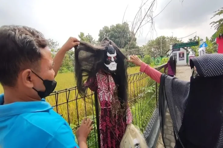 Seram, Ada Makam Hitam...