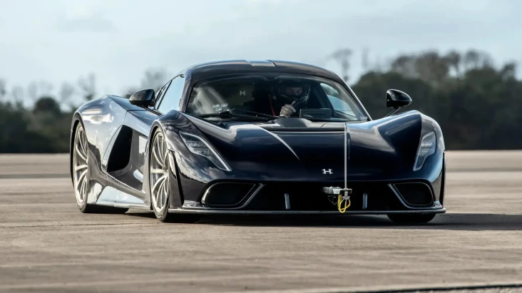 Hennessey Venom F5 Dikit...