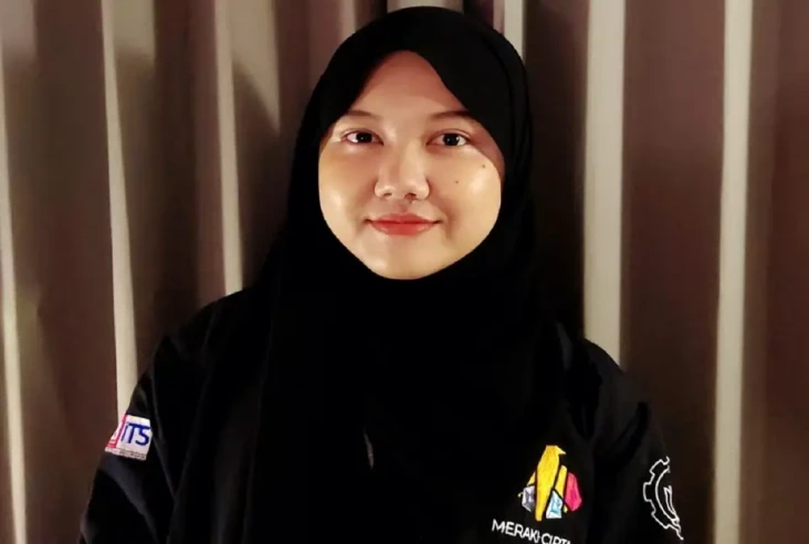 Kisah Tiara, Wisudawan...
