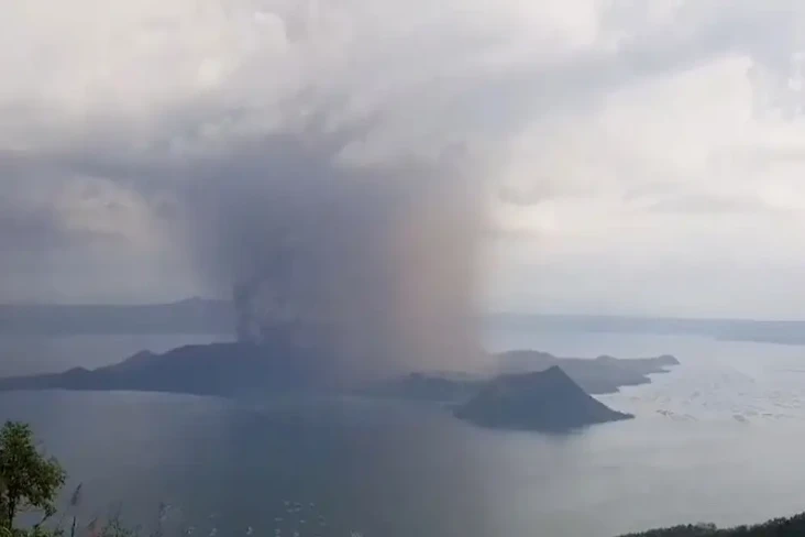 Gunung Berapi Filipina...