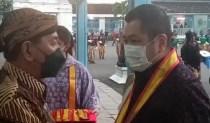 HT Bertemu dengan Pakubuwono...