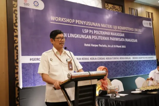Poltekpar Makassar Latih...