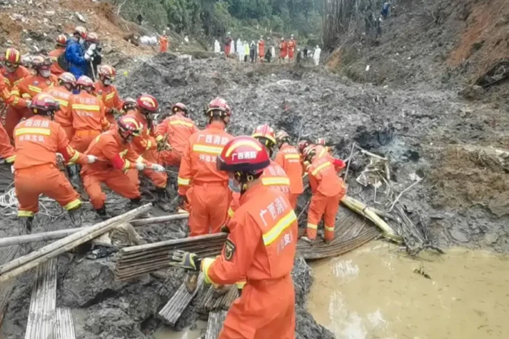 Kecelakaan Pesawat China...