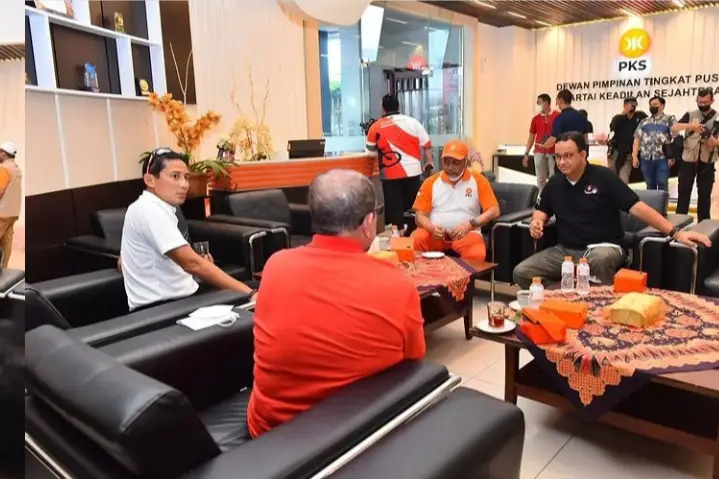 Anies dan Sandi Kunjungi...