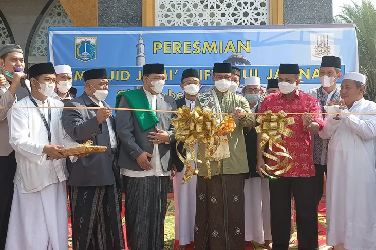Resmikan Masjid di Cakung,...