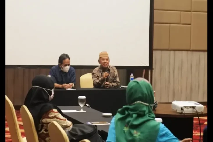 Kemenag Tinjau Ulang...