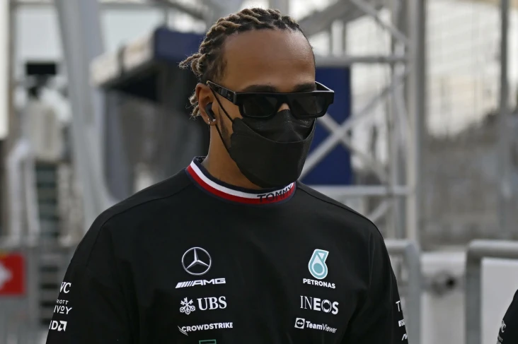 FIA Pecat Marshal F1...