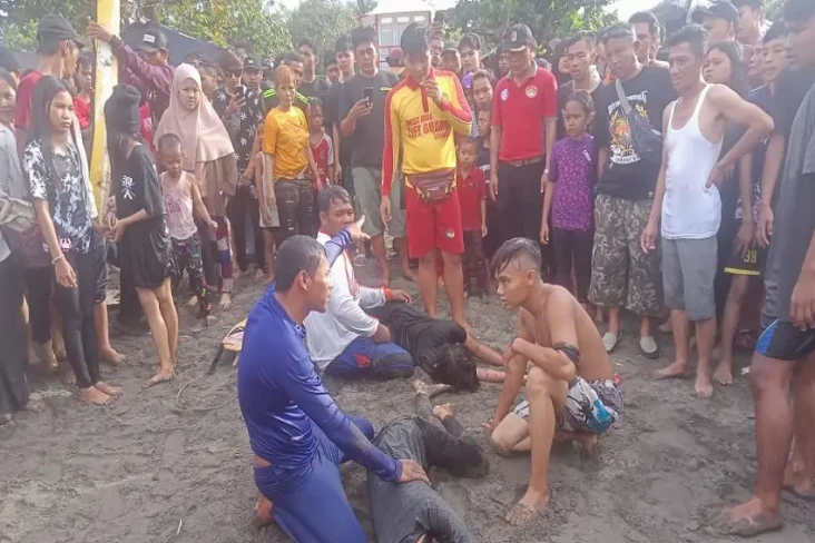 Terseret Ombak hingga...