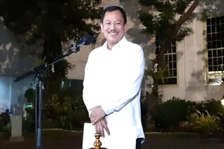 Dipecat dari Keanggotaan...