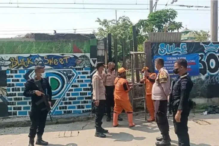 Kampung Bahari Dijaga...
