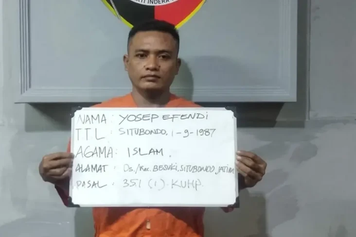 Pengunjung Kafe di Denpasar...