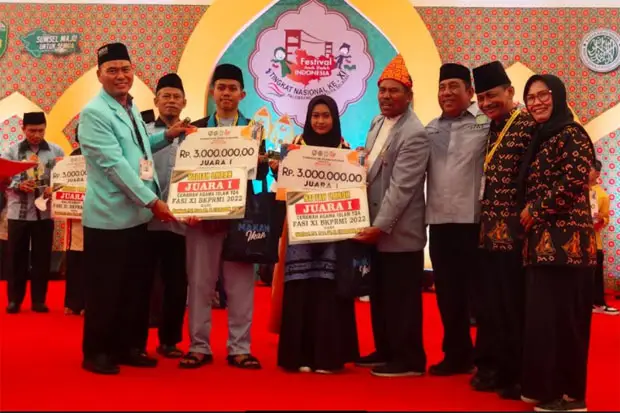 Andi Sudirman Beri Selamat...