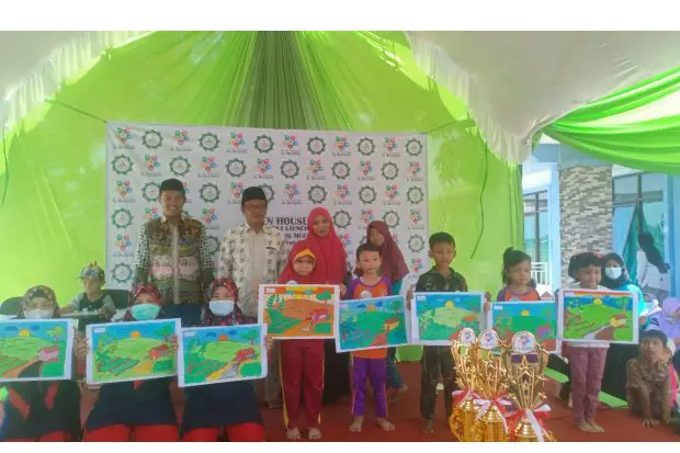 Ketua DPRD Kendal Momong...