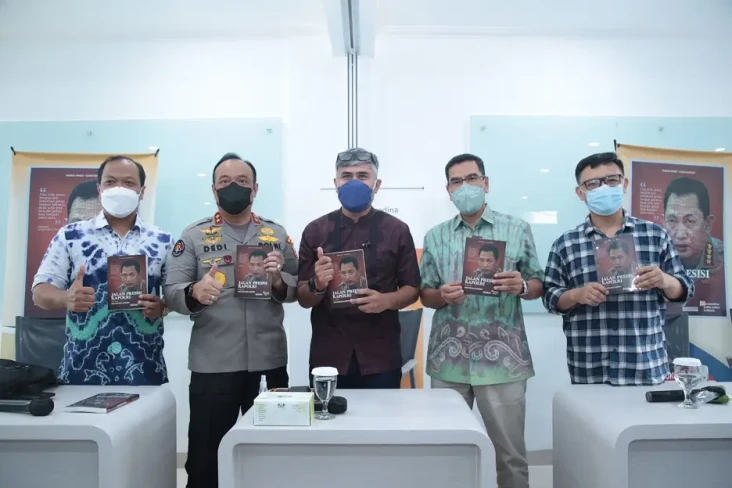 Jenderal Sigit: Buku...
