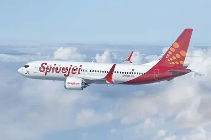 Pesawat SpiceJet Tabrak...