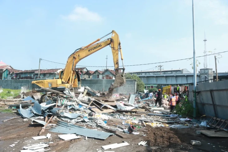 KAI Daop 8 Surabaya...