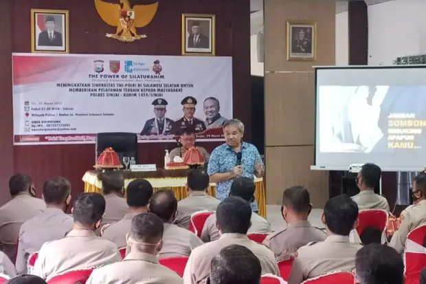 Anggota Polres Sinjai...