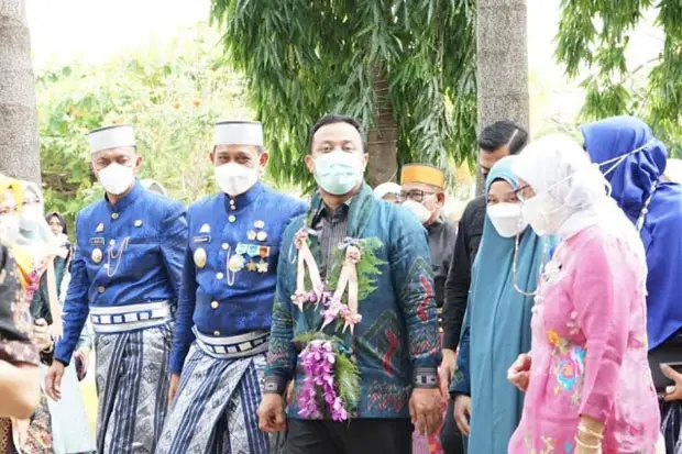 Gubernur Saksikan Pelantikan...
