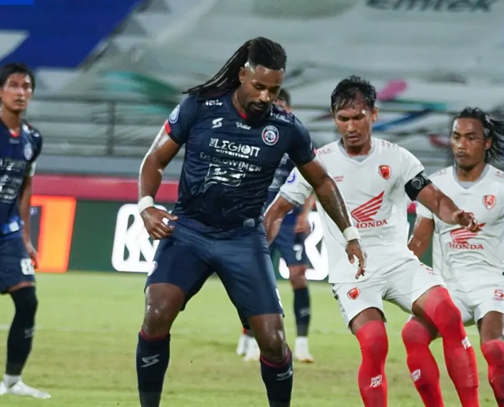 Hasil Arema FC vs PSM...