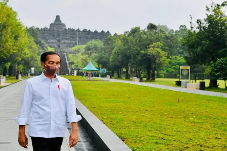 Tinjau Candi Borobudur,...