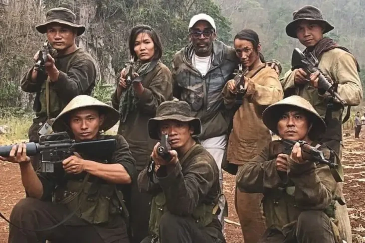 Film-Film dengan Senjata...