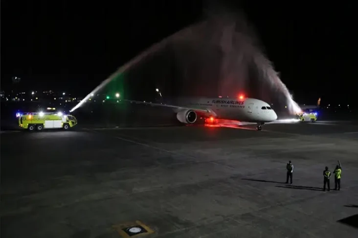 Turkish Airlines Mendarat...