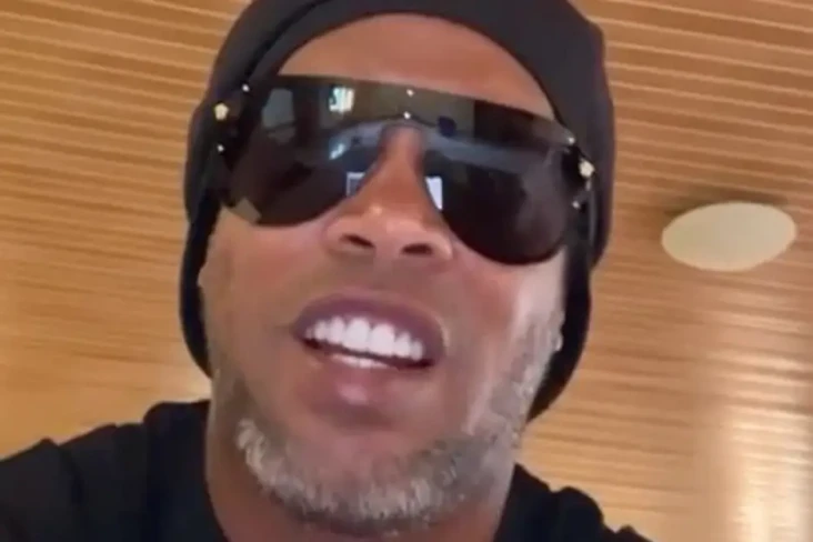 Demi Datangkan Ronaldinho,...