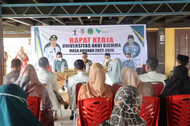 Bupati Luwu Timur Jadi...
