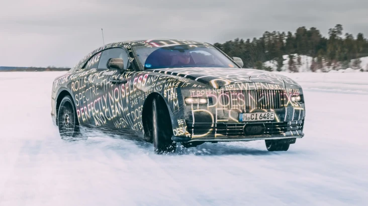 Mobil Listrik Rolls-Royce...