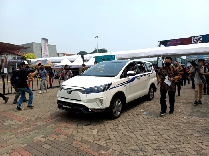 Kijang Innova Listrik...