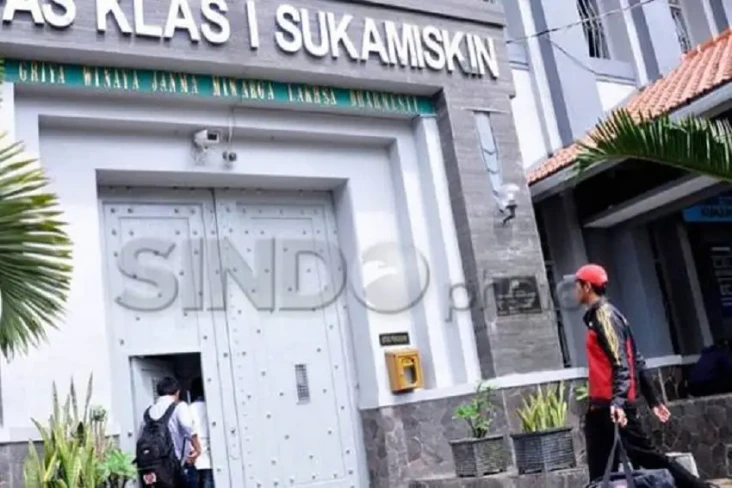 KPK Periksa 3 Mantan...