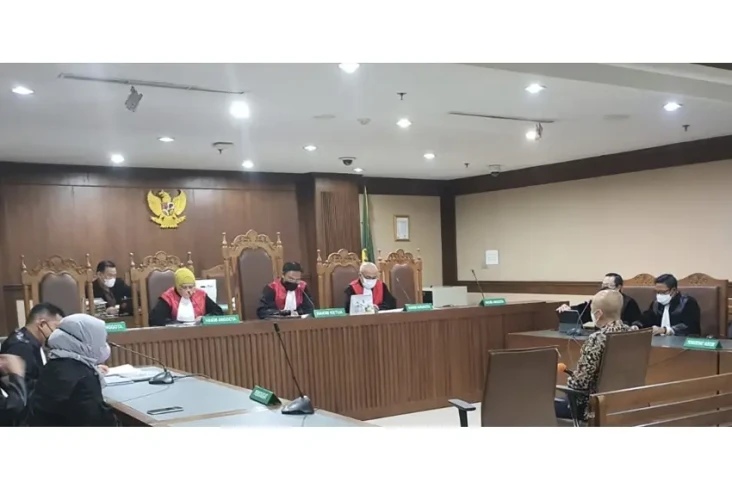 Mantan Pejabat Adhi...