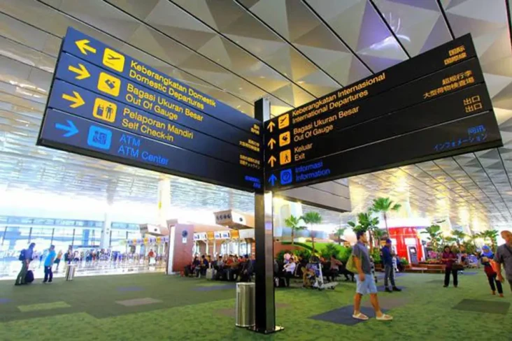 Besok, Bandara Soetta...