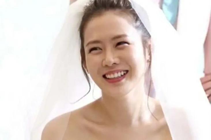 Son Ye Jin Cantik di...