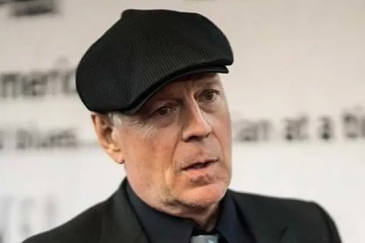 Seperti Bruce Willis,...