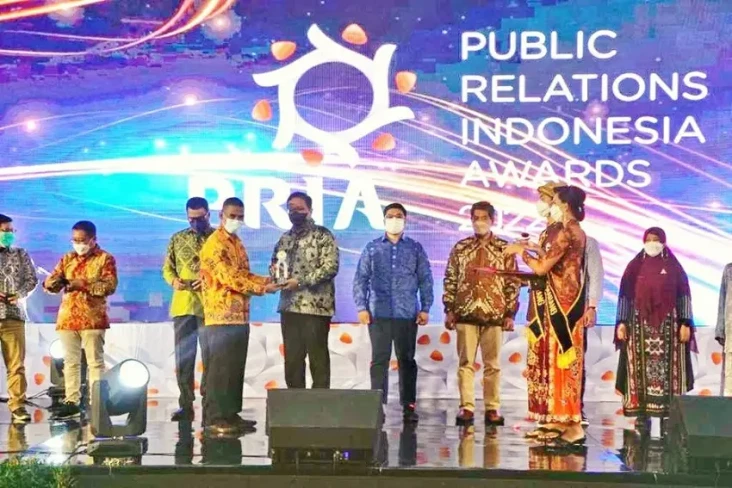 Petrokimia Gresik Raih...