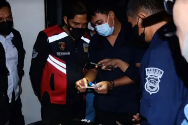 Positif Narkoba, Tiga...
