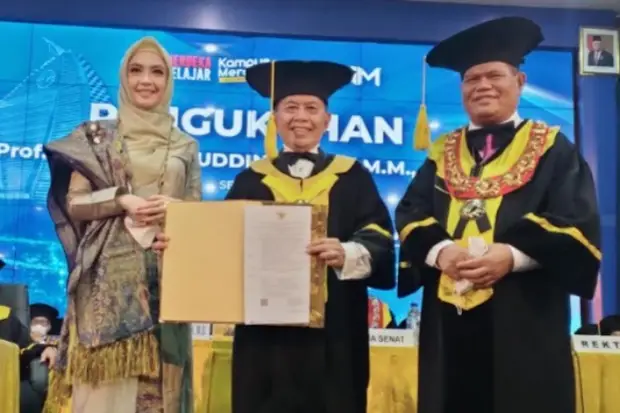 Profesor Sjarifuddin...