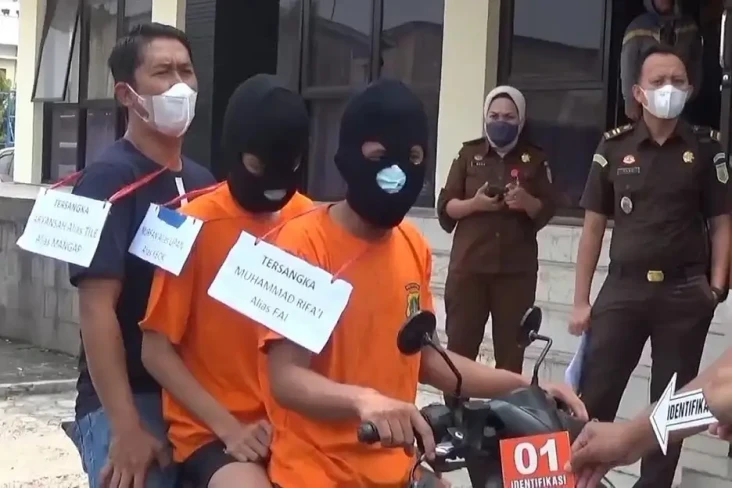 30 Adegan Rekonstruksi...