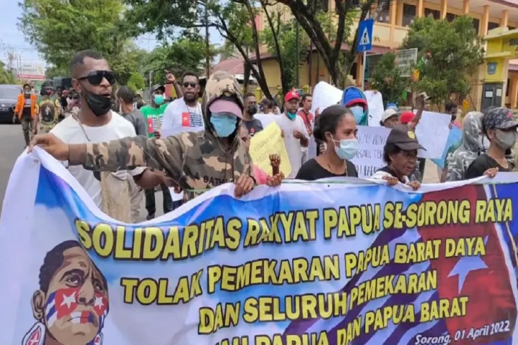 Massa Aksi Demo Tolak...