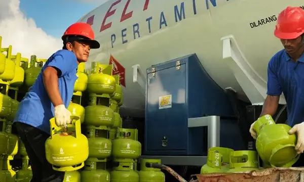 Luhut Bilang Harga Pertalite...
