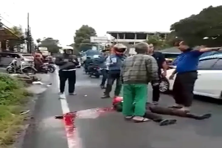 Pecah Ban, Pemotor Tewas...
