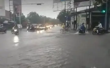 Sungai Meluap, Ratusan...